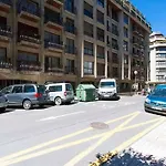 Junto A La Playa De Gros, Parking Opcional